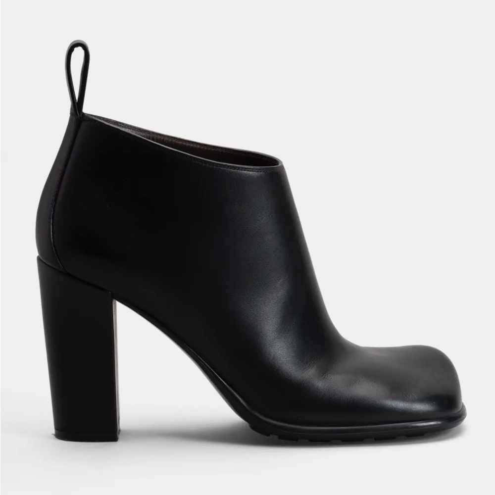 SOLD!!!Bottega Veneta black ankle bootie